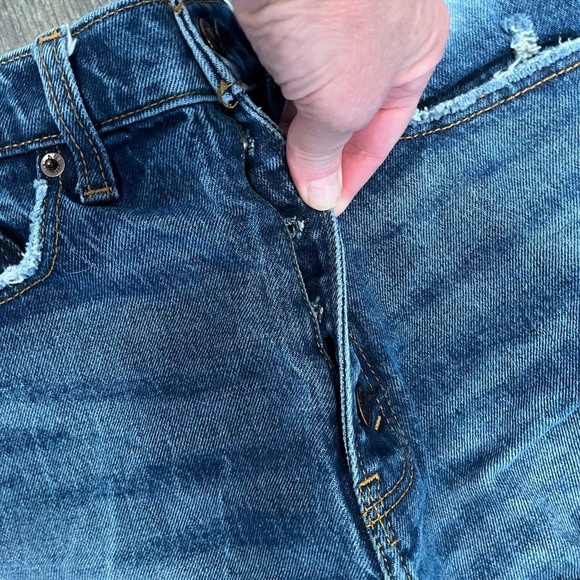 Abercrombie Mom Short High Rise Denim Blue Jeans Cut Off Size 26/2 Distressed - Picture 4 of 6